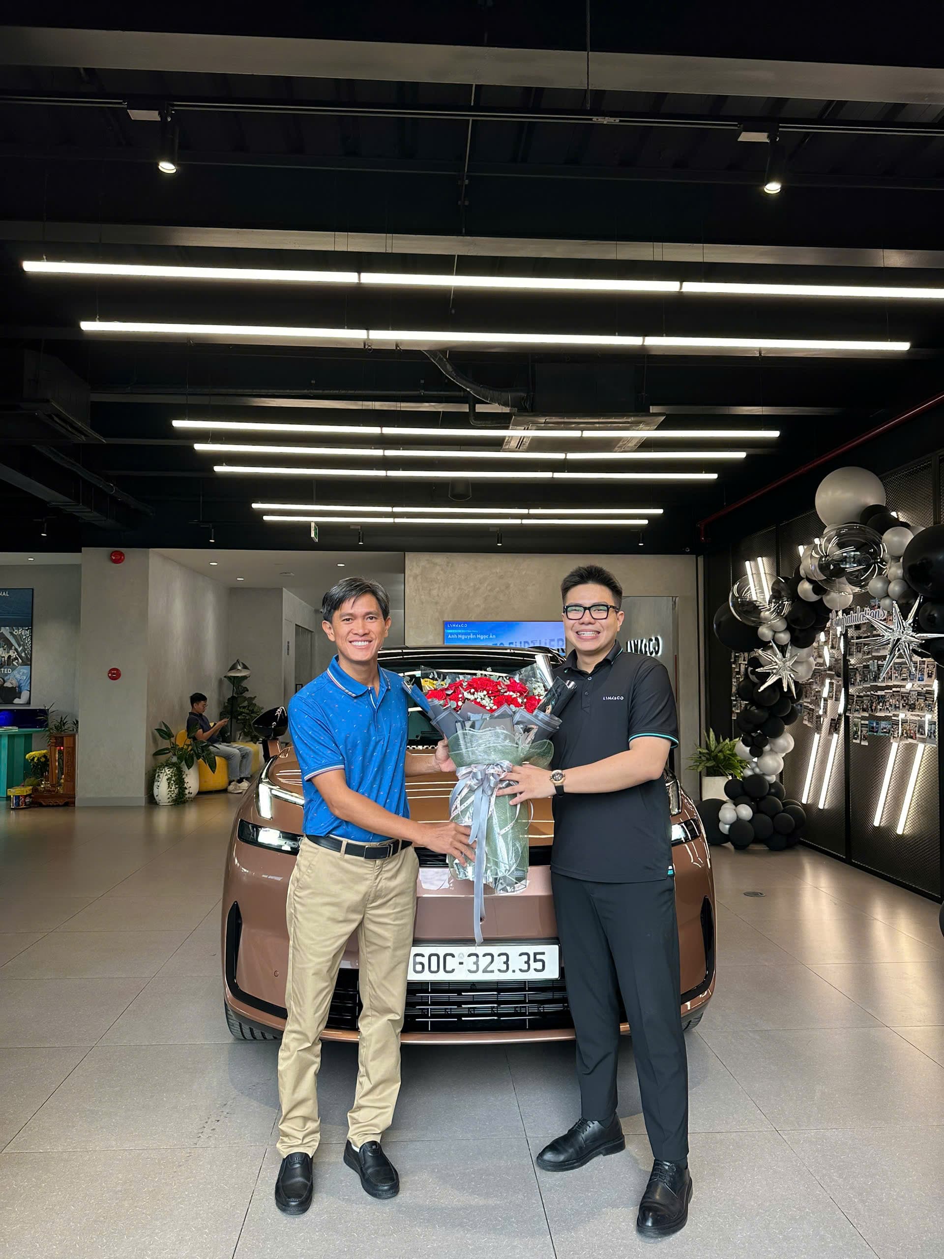 Lễ bàn giao xe Lynk & Co tại showroom