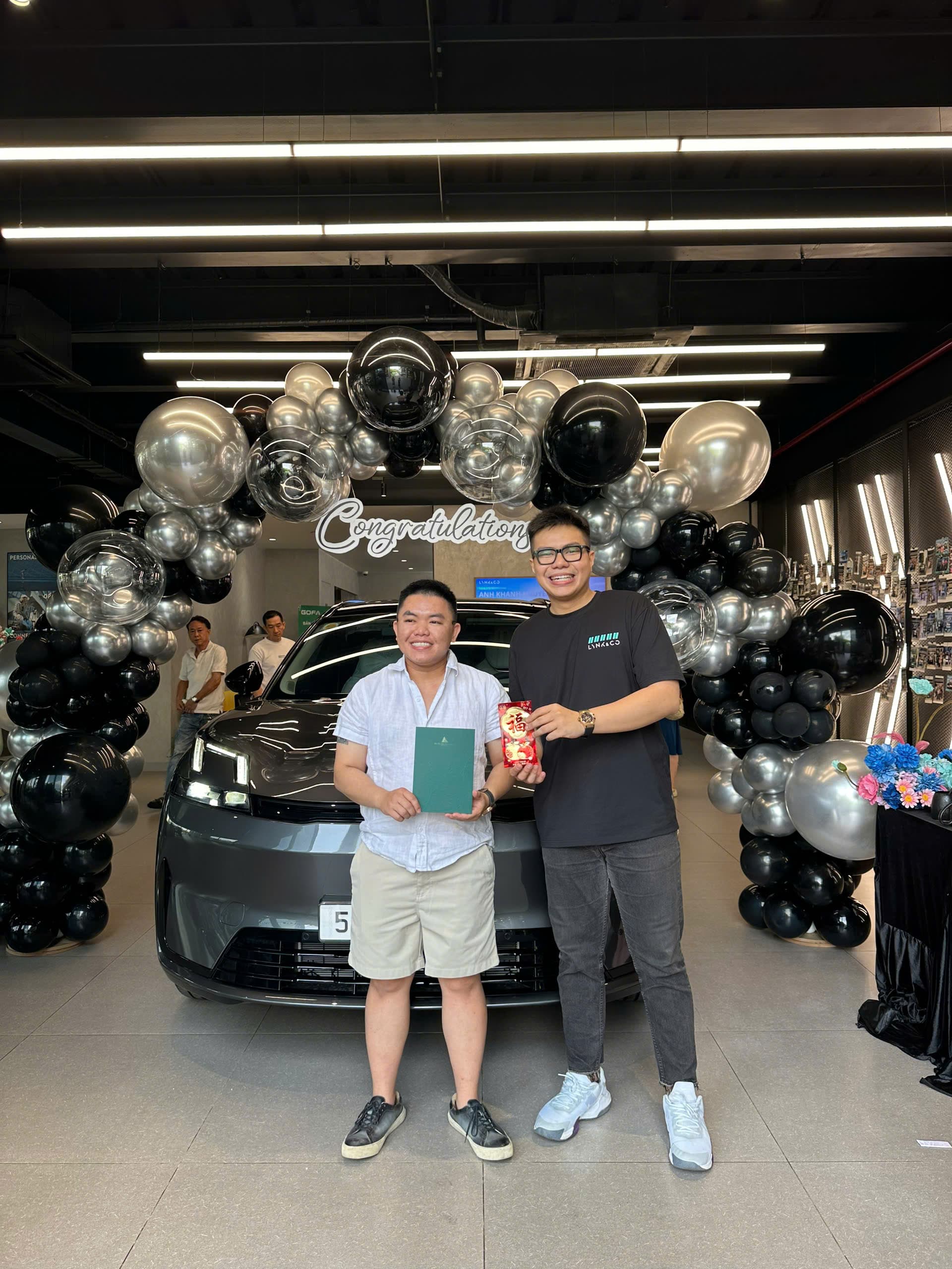 Lễ bàn giao xe Lynk & Co tại showroom
